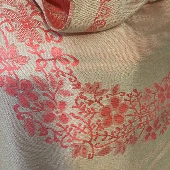 Pink pashmina wrap. Reversible. - Picture 4 of 5
